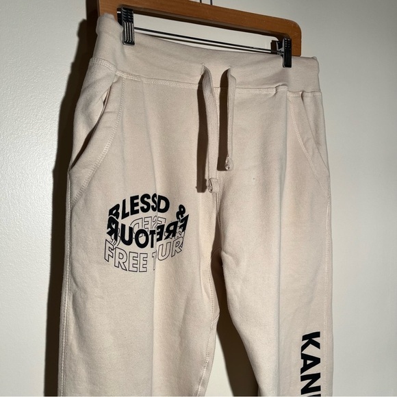 Kane Brown Blessed and Free Tour Set in Cream - Picture 13 of 15